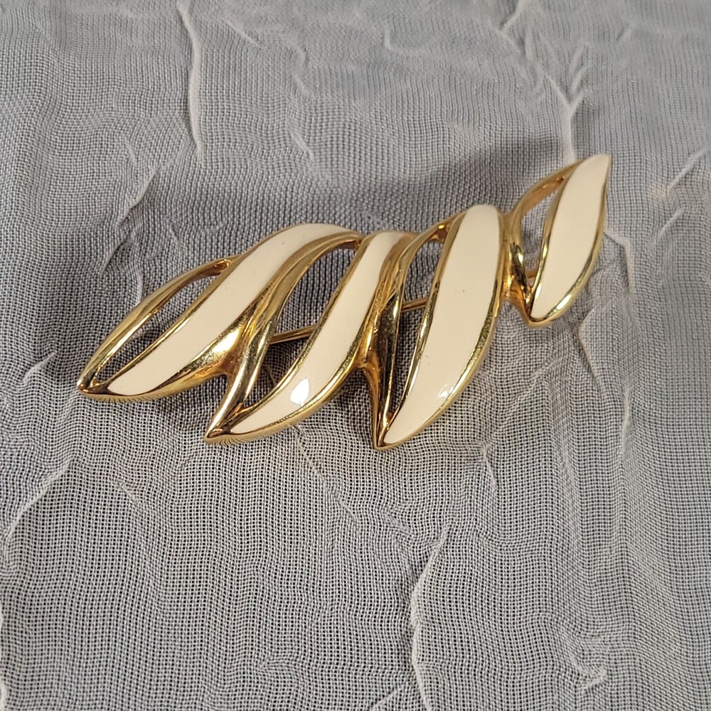 Monet Brooch Pin Women Cream Gold Enamel Leaf Abstract Vintage Style MCM